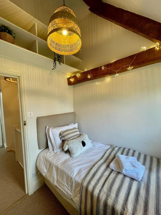 Hebe Cottage - Idyllic And Homely With Attention To Detail Atworth Exterior foto