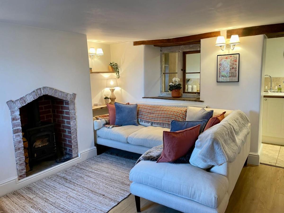 Hebe Cottage - Idyllic And Homely With Attention To Detail Atworth Exterior foto