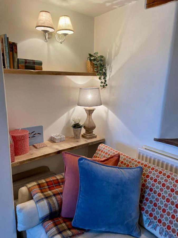 Hebe Cottage - Idyllic And Homely With Attention To Detail Atworth Exterior foto